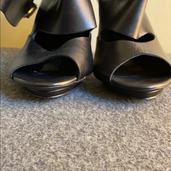 NWOB! Vic Matie Heels - Picture 4 of 5